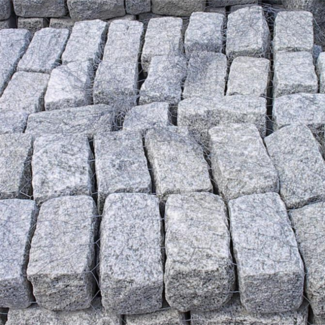 Tumbled granite cobblestone